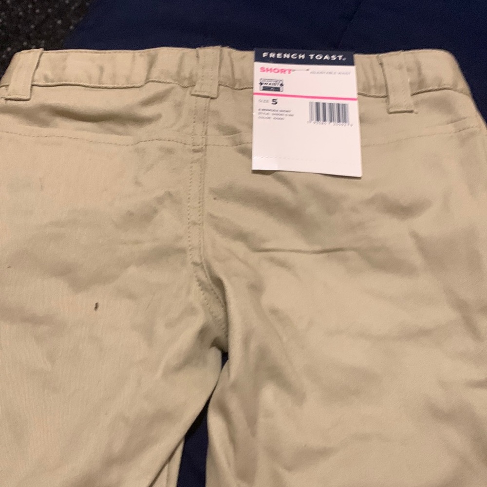 Beige khaki color shorts size 5 (kids)
